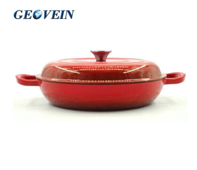 Enameled cast iron casserole dish