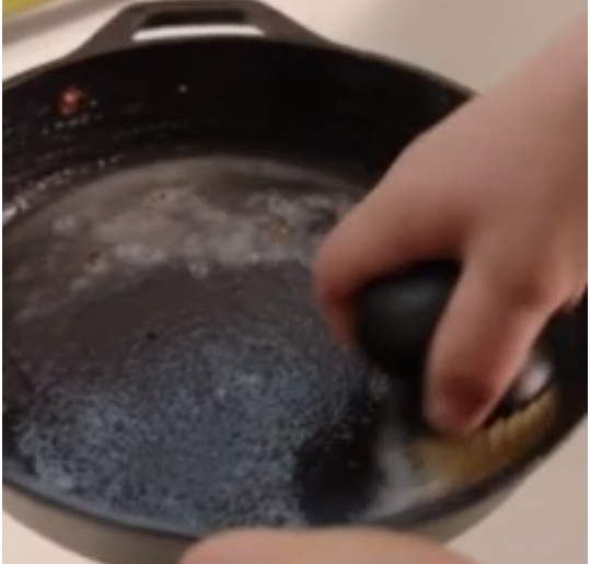 how to clean cast iron skillet