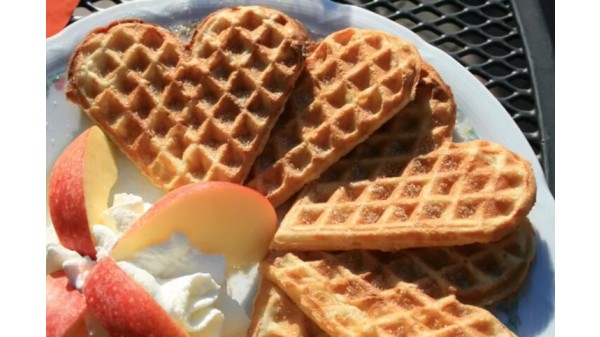 How to use a cast iron waffle maker?