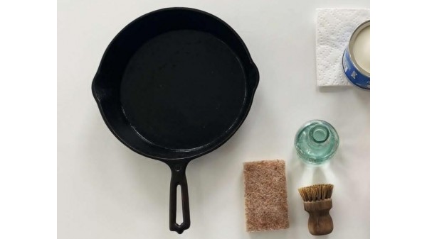 how to clean cast iron skillet