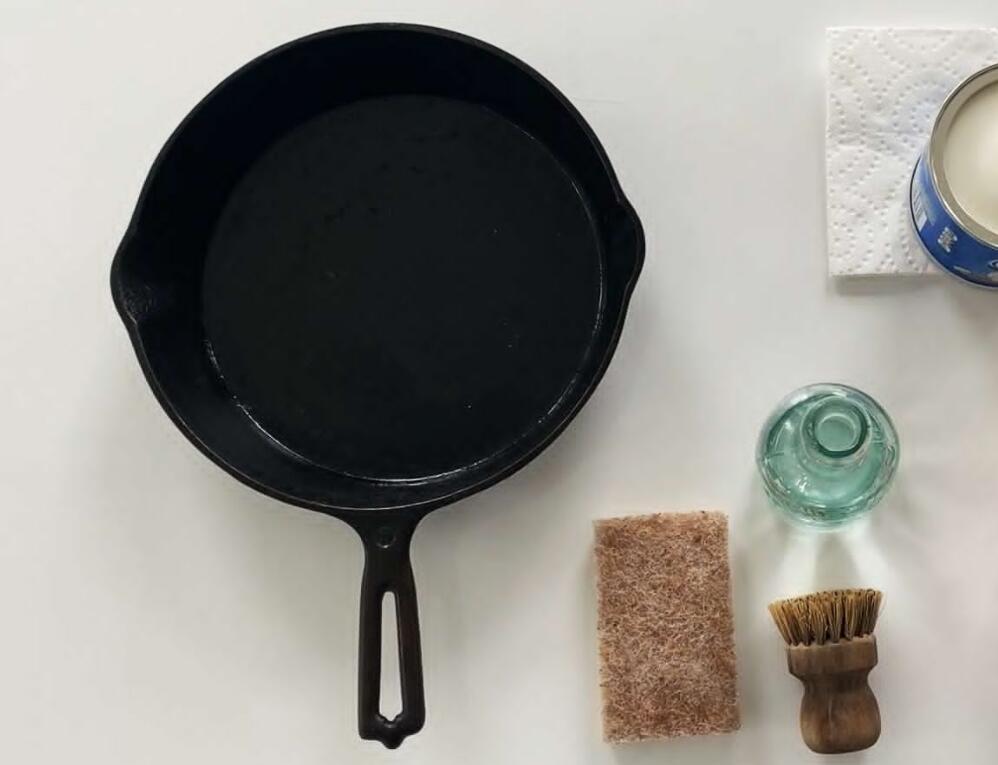 how to clean cast iron skillet