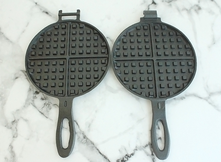 Geovein Pre-Seasoned Cast Iron Stovetop 2-Piece Hinged Waffle Maker