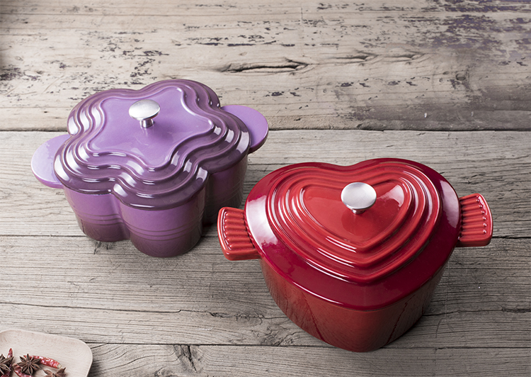 Cast iron enamel Heart shaped pink dutch oven